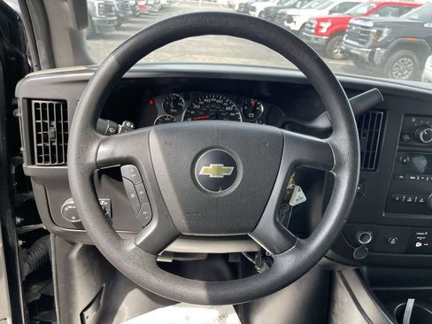 Used 2016 Chevrolet Express 3500 RWD image 5