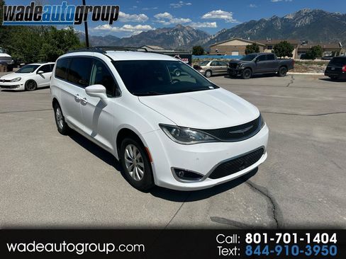 Used 2018 Chrysler Pacifica Touring-L w/ Advanced Safetytec Group FWD image 1