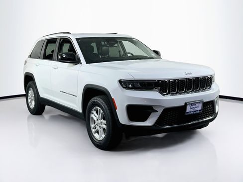 Used 2023 Jeep Grand Cherokee Laredo w/ Luxury Tech Group I image 3