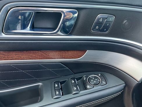 Used 2017 Ford Explorer Platinum image 10