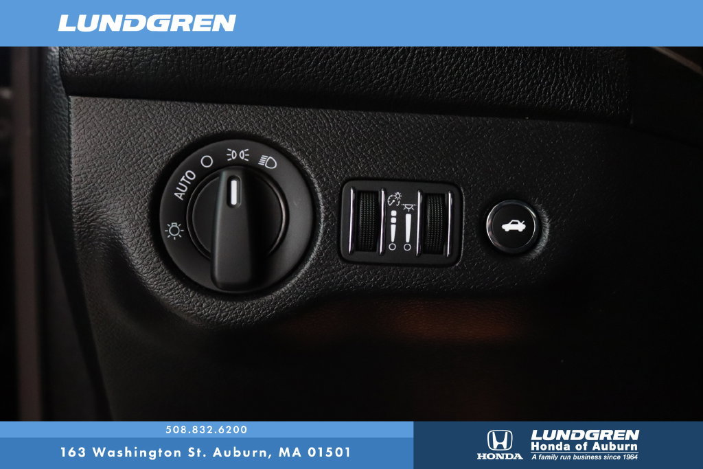 Used 2017 Dodge Challenger SXT RWD image 23