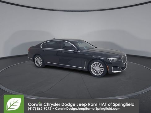 Used 2022 BMW 740i xDrive w/ Premium Package image 2