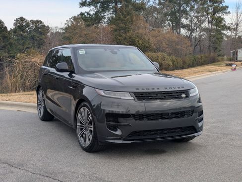 New 2025 Land Rover Range Rover Sport Dynamic SE image 3