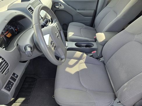 Used 2020 Nissan Frontier SV w/ Midnight Edition Floor Mats image 12