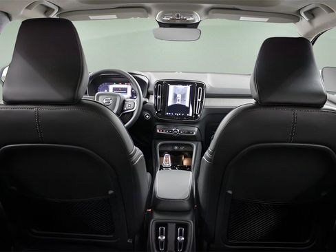 New 2025 Volvo XC40 B5 Plus image 14