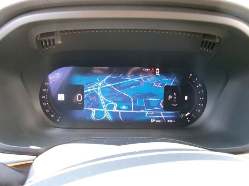 Used 2025 Volvo XC60 B5 Plus AWD/4WD image 14