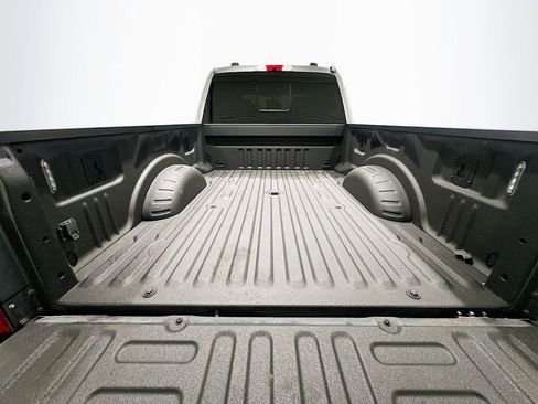Used 2022 Ford F250 Platinum w/ FX4 Off-Road Package AWD/4WD image 26