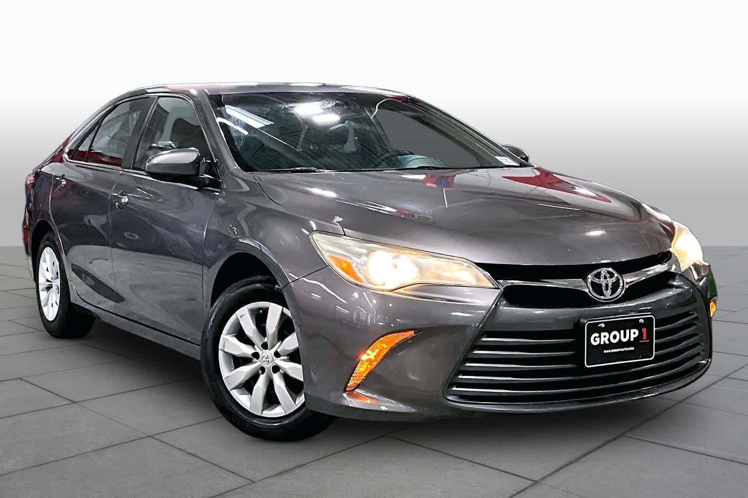 Used 2015 Toyota Camry LE FWD image 3