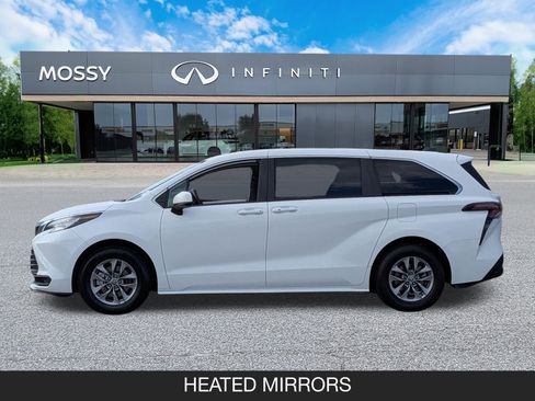 Used 2023 Toyota Sienna LE image 5