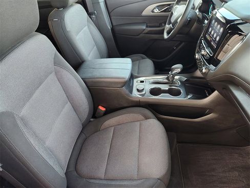 Used 2023 Chevrolet Traverse LT image 14