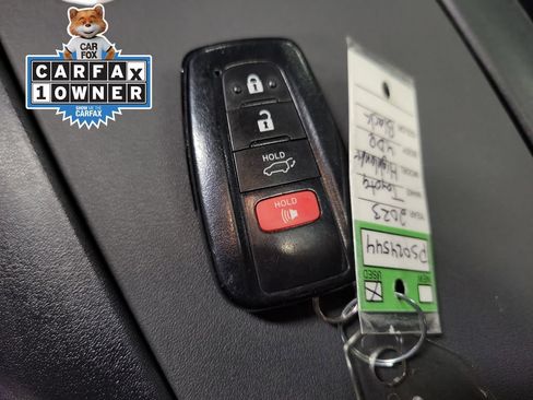 Used 2023 Toyota Highlander XLE AWD/4WD image 16
