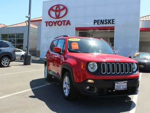 Used 2015 Jeep Renegade Latitude FWD image 2
