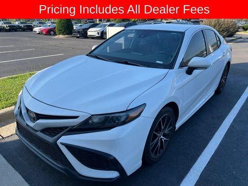 Used 2023 Toyota Camry SE FWD image 1