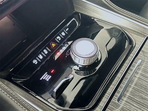 Used 2024 Jeep Wagoneer Series II w/ Flexible Seating Group image 16