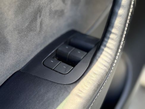 Used 2022 Tesla Model Y Long Range image 20