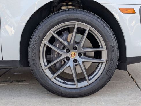 Used 2025 Porsche Macan image 28