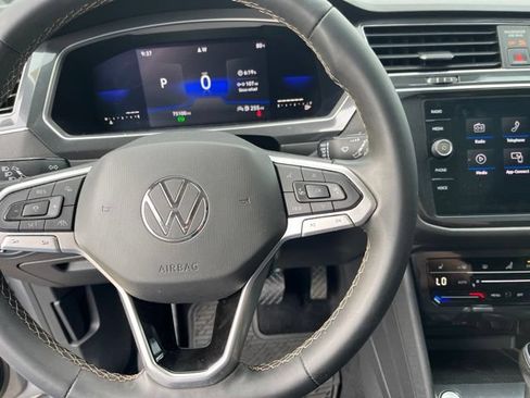 Used 2022 Volkswagen Tiguan SE FWD image 21