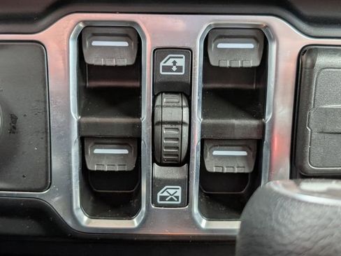 Used 2025 Jeep Wrangler Sahara 4xe image 19