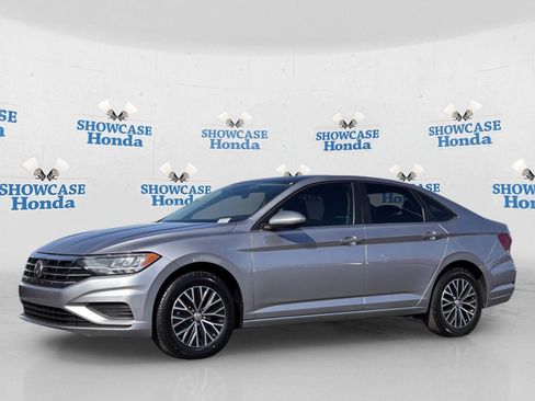 Used 2021 Volkswagen Jetta SE w/ SE Cold Weather Package FWD image 2