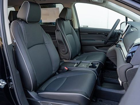 New 2026 Honda Odyssey Touring image 17