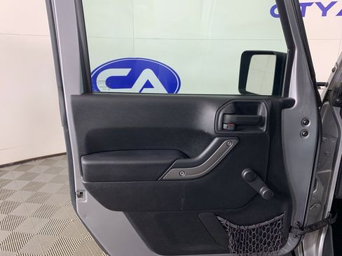 Used 2017 Jeep Wrangler Unlimited Sport w/ Connectivity Group image 13