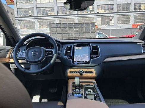 Certified 2024 Volvo XC90 B6 Plus w/ Protection Package Premier image 16