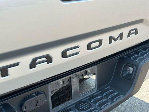 Certified 2023 Toyota Tacoma TRD Off-Road w/ Technology Package AWD/4WD image 11