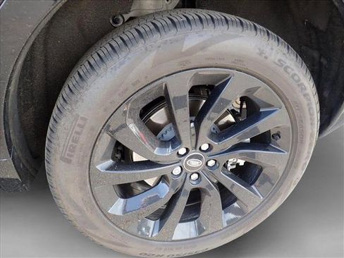 Used 2024 Land Rover Discovery Sport Dynamic SE AWD/4WD image 8