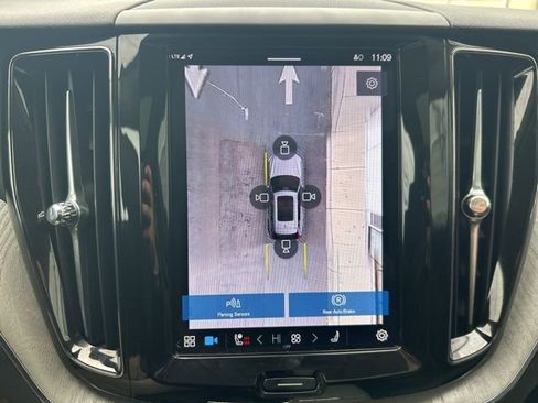 Certified 2025 Volvo XC60 B5 Plus AWD/4WD image 24