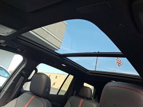 Used 2024 Chevrolet Traverse RS image 16