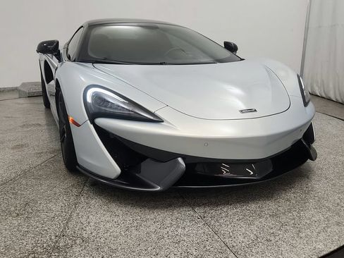 Used 2019 McLaren 570S Spider RWD image 11
