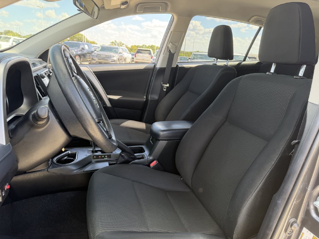 Used 2017 Toyota RAV4 LE FWD image 24