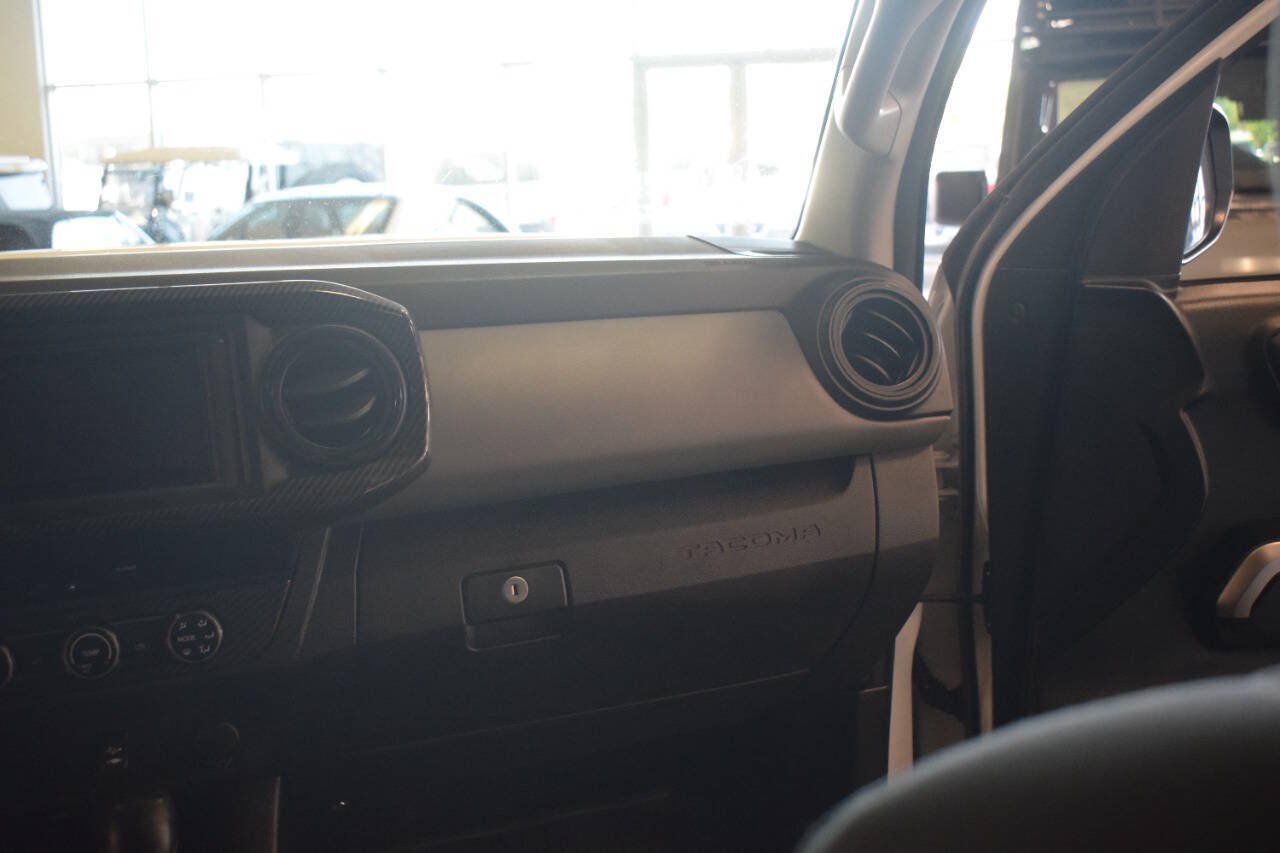 Used 2017 Toyota Tacoma SR5 RWD image 32