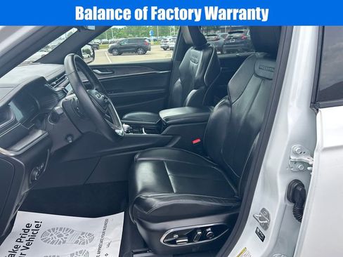 Used 2022 Jeep Grand Cherokee Overland w/ Luxury Tech Group IV image 16