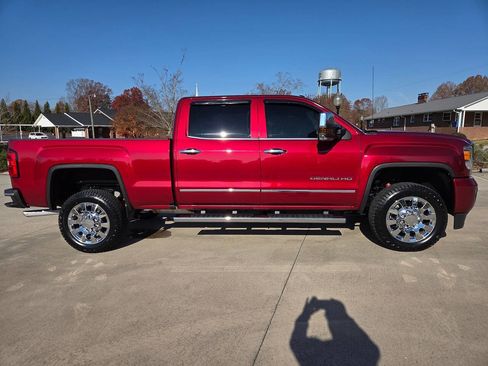 Used 2019 GMC Sierra 2500 Denali image 3