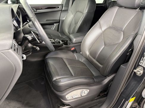 Certified 2024 Porsche Macan AWD/4WD image 5