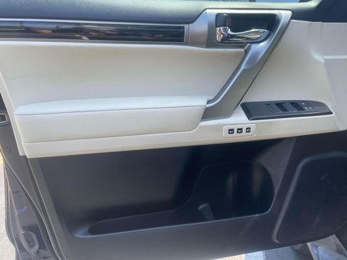 Used 2023 Lexus GX 460 Premium w/ Accessory Package AWD/4WD image 16