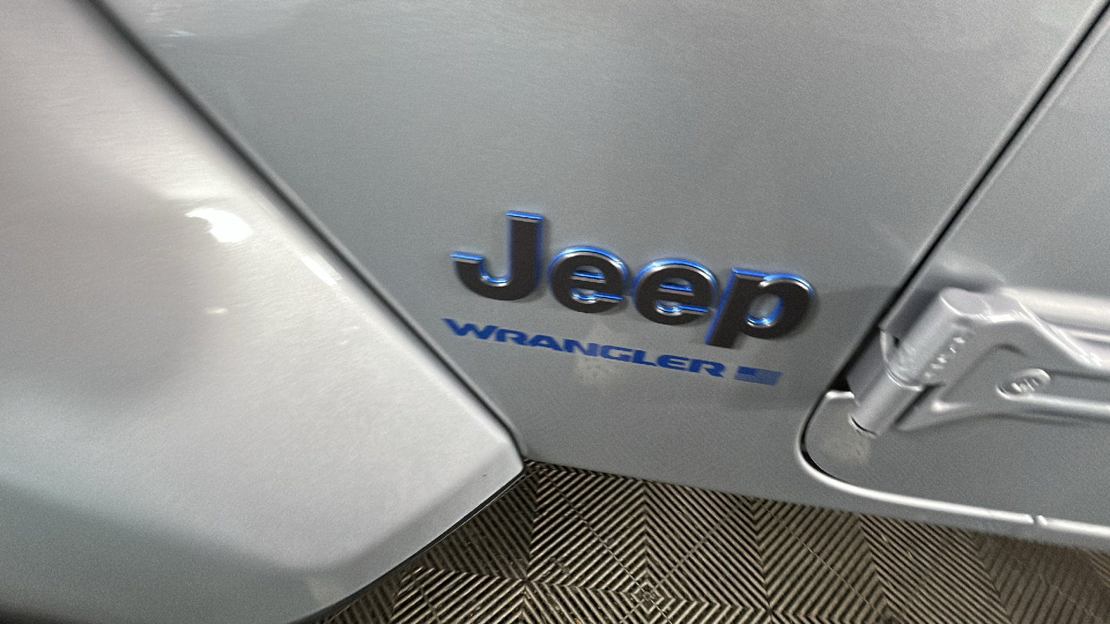 Used 2024 Jeep Wrangler Unlimited w/ Convenience Group AWD/4WD image 11