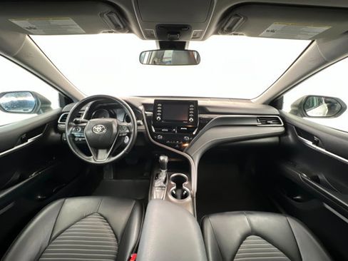 Used 2023 Toyota Camry SE image 9
