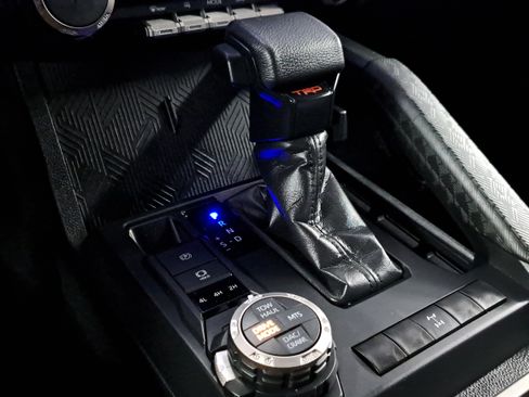 Used 2024 Toyota Tacoma TRD Off-Road image 17