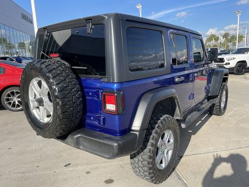 Used 2018 Jeep Wrangler Unlimited Sport S image 3