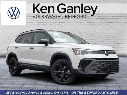 New 2025 Volkswagen Taos SE image 1