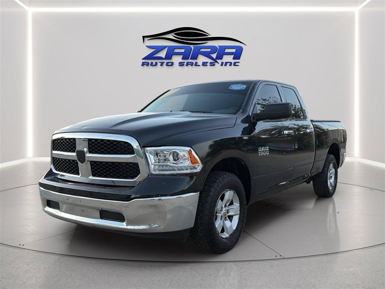 Used 2017 RAM 1500 Classic SLT AWD/4WD image 3
