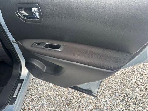 Used 2013 Nissan Rogue SV image 25