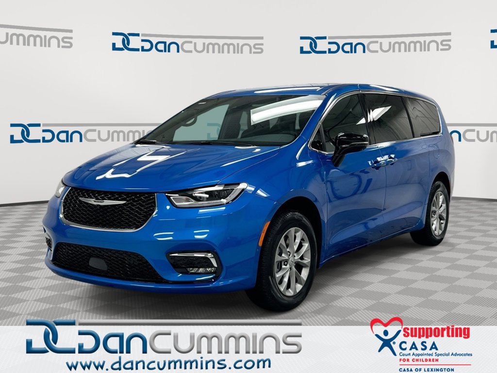 New 2026 Chrysler Pacifica Select AWD/4WD image 1