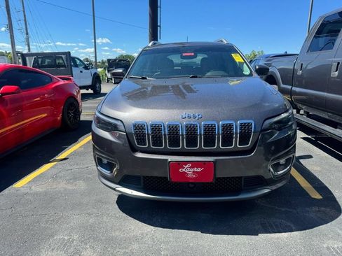 Used 2019 Jeep Cherokee Limited w/ Luxury Group FWD image 4