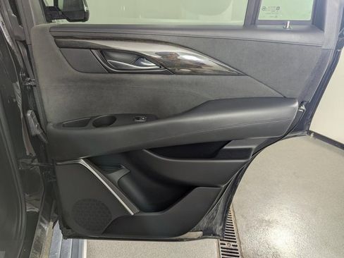 Used 2019 Cadillac Escalade Platinum image 16
