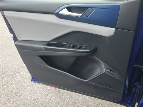 Used 2022 Volkswagen Taos SE image 62