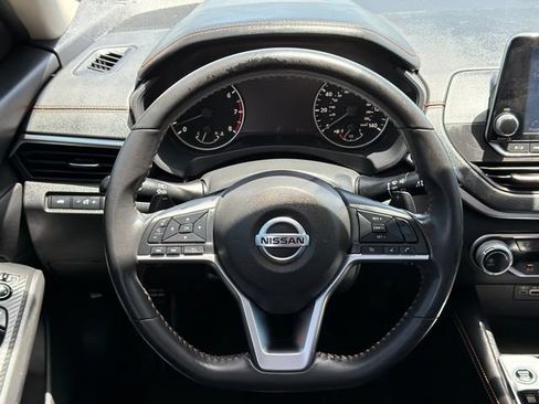 Used 2022 Nissan Altima 2.5 SR w/ Midnight Edition Package FWD image 14