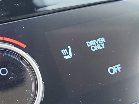 Certified 2025 Hyundai Santa Fe SEL image 30